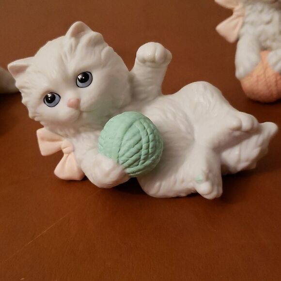 Set of 3 Vintage Homco Persian Cats Kittens Playing with Yarn Porcelain Bisque - Picture 4 of 6